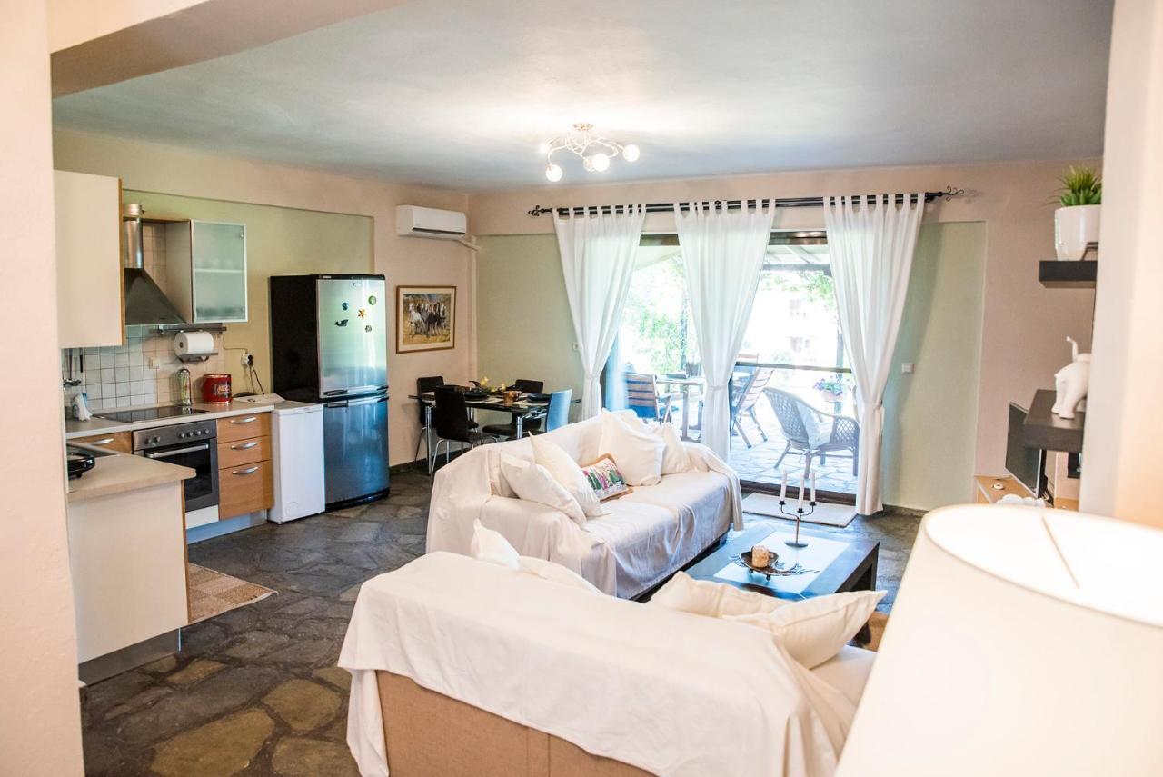 Eirinis House *